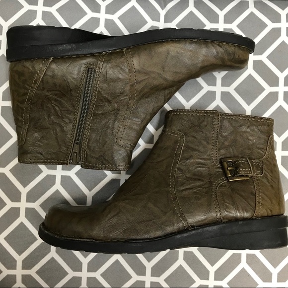 Clark’s Ankle Boots - Picture 2 of 8